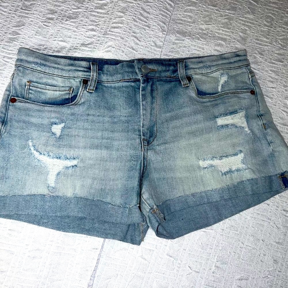 Blank NYC The Fulton Roll Up Destroyed Denim Shorts Light Wash Size 30